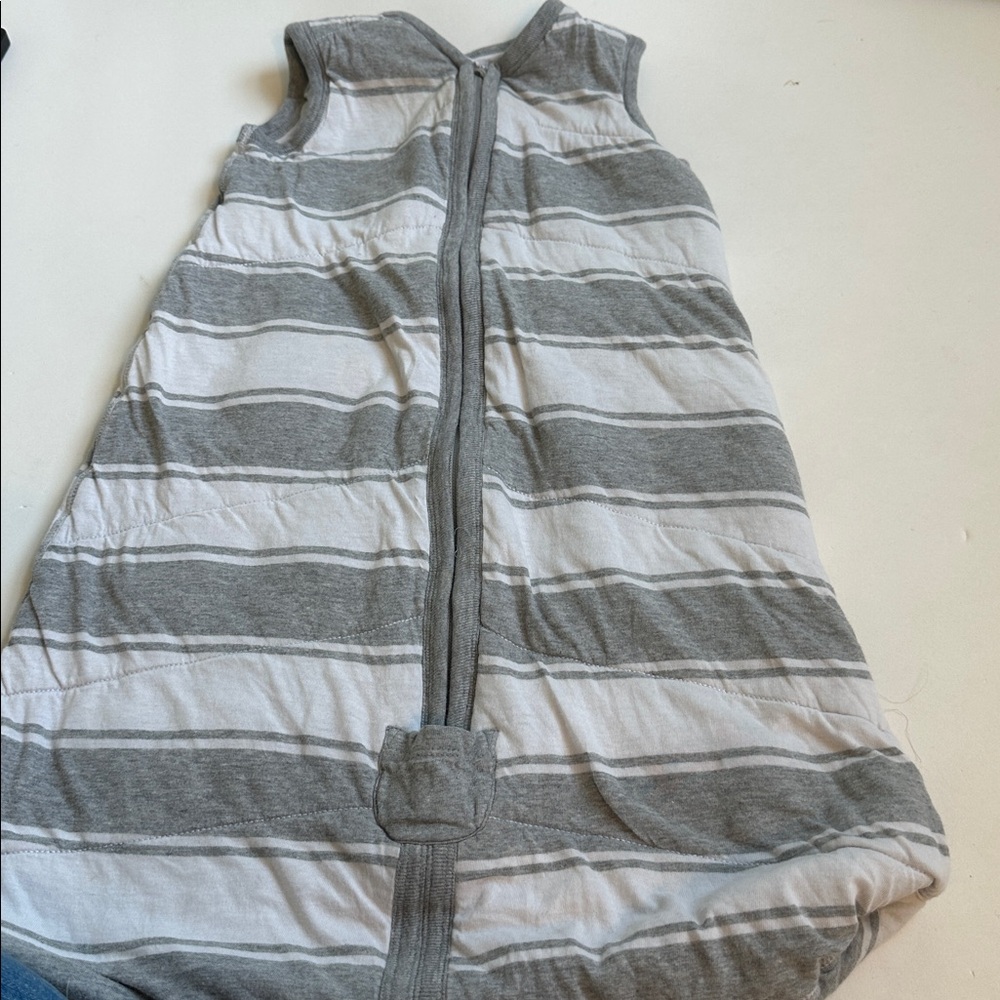 Burt’s Bee sleep sack -S & sterilizing case NWOT - Picture 15 of 16